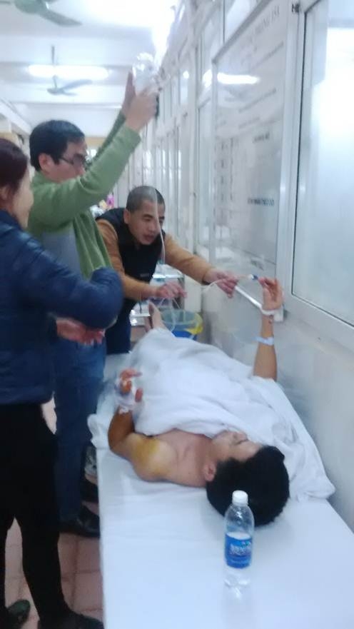 &Ocirc;ng Nguyễn Đo&agrave;n Bộ được cấp cứu tại Bệnh viện Việt Đức.