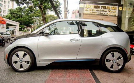 Mẫu BMW i3 chạy điện được nhập khẩu nguy&ecirc;n chiếc về Việt Nam.