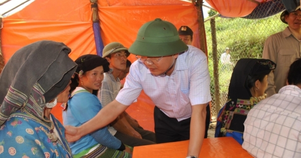 Chủ tịch tỉnh Lào Cai lội suối vào hiện trường vụ sập hầm vàng, hỗ trợ gia đình thiệt hại