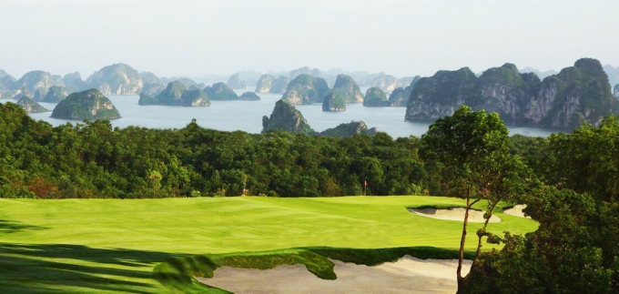 S&acirc;n golf FLC Hạ Long, một trong những hạng mục của Quần thể du lịch nghỉ dưỡng FLC Hạ Long, sẽ đi v&agrave;o hoạt động từ th&aacute;ng 12/2016.