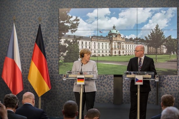Thủ tướng Đức v&agrave; Thủ tướng S&eacute;c hội đ&agrave;m về cuộc khủng hoảng người nhập cư. (Ảnh: Getty)