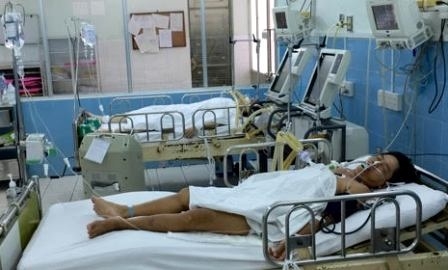 4 nạn nh&acirc;n đang được chăm s&oacute;c, điều trị tại bệnh viện Nguyễn Tri Phương nhưng ti&ecirc;n lượng tử vong cao.