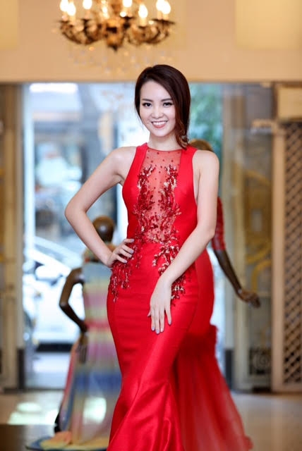 Thụy V&acirc;n đi chọn v&aacute;y l&agrave;m MC Hoa hậu Việt Nam 2016