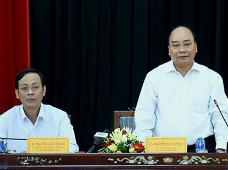 Thủ tướng Nguyễn Xu&acirc;n Ph&uacute;c l&agrave;m việc với l&atilde;nh đạo tỉnh Ninh Thuận chiều 27/8. Ảnh:&nbsp;VGP.