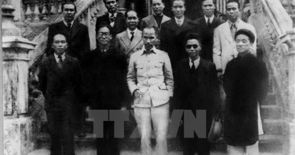 Bồi hồi ngắm lại chùm ảnh lịch sử tại quảng trường Ba Đình 71 năm trước