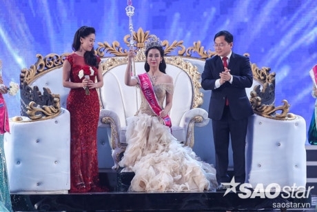 Tân Hoa hậu Mỹ Linh phủ nhận tin đồn mua giải