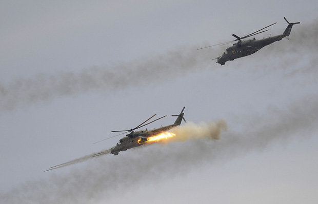 Trực thăng tấn c&ocirc;ng Mi-24 của Nga tham gia diễn tập. (Ảnh: TASS)
