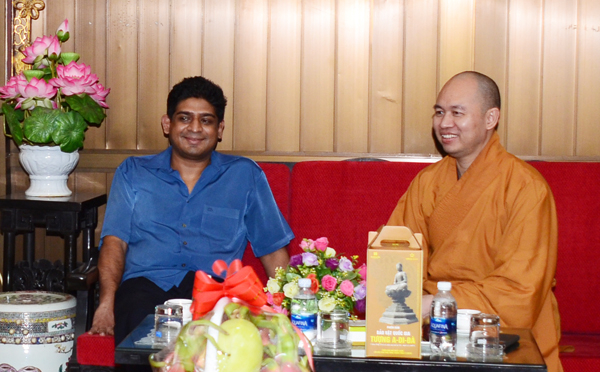 Quốc vụ khanh Vasantha Senanayake - Srilanka thăm v&agrave; lễ Phật tại trụ sở Trung ương Gi&aacute;o Hội Phật Gi&aacute;o Việt Nam