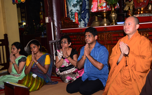 H&agrave; Nội: Quốc vụ khanh Sri Lanka thăm v&agrave; lễ Phật tại ch&ugrave;a Qu&aacute;n Sứ