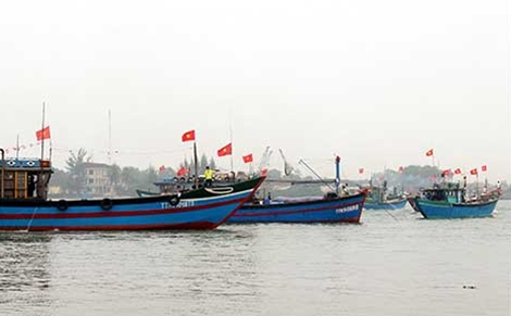 Hai đối tượng nhảy xuống biển bỏ trốn, đ&atilde; được b&agrave;n giao cho Đồn Bi&ecirc;n ph&ograve;ng cửa khẩu cảng Thuận An. (Ảnh minh họa)