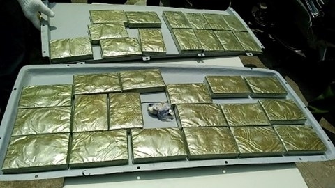 "Phát lộ" thêm số hàng khủng của "người vận chuyển" 28 bánh heroin và 8 kg ma túy "đá"
