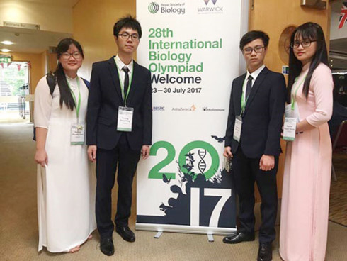 Bốn học sinh tham dự&nbsp;Olympic Sinh học quốc tế lần thứ 28 năm 2017.