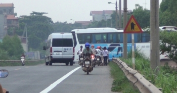 Bắc Giang: Chưa được cấp phép, bãi xe đưa đón công nhân Sam Sung vẫn ngang nhiên hoạt động