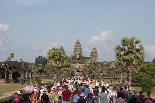 Hơn 10.000 bức ảnh đ&atilde; được gửi để tham gia triển l&atilde;m. Hầu hết đều phản &aacute;nh về đất nước, con người, văn h&oacute;a, x&atilde; hội, kinh tế v&agrave; c&aacute;c hoạt động hợp t&aacute;c giao lưu giữa c&aacute;c nước trong khối ASEAN. Ảnh tr&ecirc;n chụp tại Angkor của một t&aacute;c giả Campuchia.
