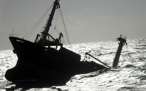 Thanh Hóa: Chìm tàu 5 ngàn tấn, 9 thuyền viên thoát chết