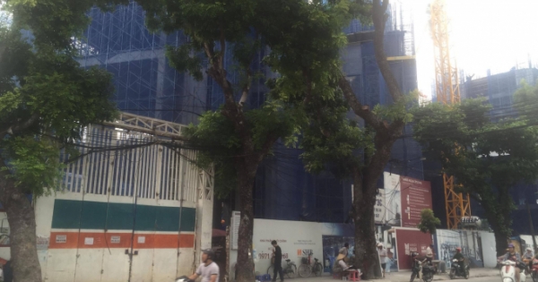 Bản tin Bất động sản Plus: Người dân nghi ngờ dự án Hanoi Aqua Central thi công gây lún, nứt tường nhà
