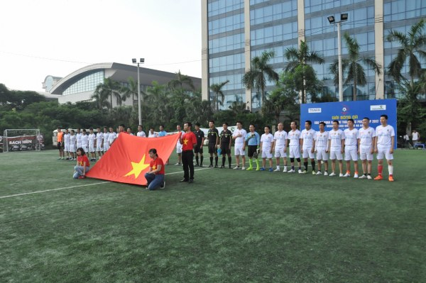 Lễ ch&agrave;o cờ trước trận Chung kết Press Cup 2017 khu vực H&agrave; Nội.