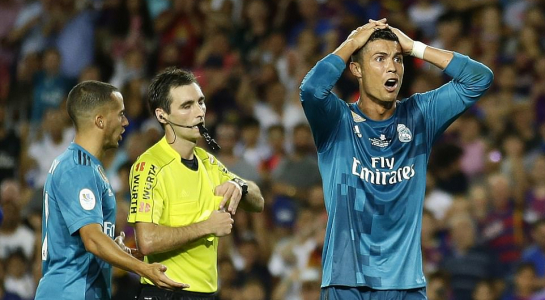 Ronaldo bị đuổi trong đ&ecirc;m Real hủy diệt Barcelona