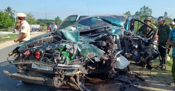 M’Drắk- Đắk Lắk: Xe tải đấu đầu xe con, 3 người bị thương nặng