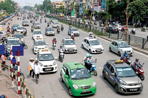 Taxi ở H&agrave; Nội mỗi h&agrave;ng c&oacute; 1 m&agrave;u ri&ecirc;ng.