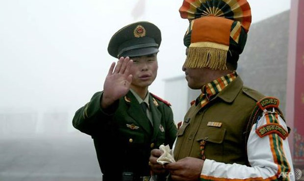 Binh l&iacute;nh Trung Quốc v&agrave; Ấn Độ. Ảnh: AFP