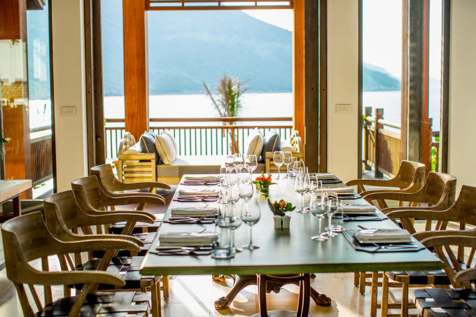 Sun Peninsula Residence Villa - Dining table