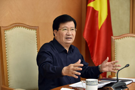 Ph&oacute; Thủ tướng Trịnh Đ&igrave;nh Dũng chủ tr&igrave; phi&ecirc;n họp.