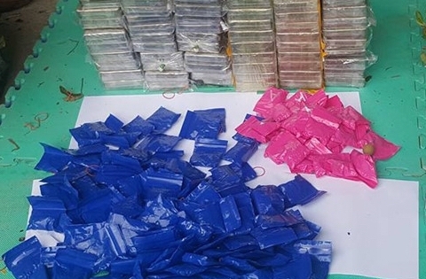 Lạng Sơn: Bắt đối tượng giấu 59 bánh heroin và 36 nghìn viên ma túy tổng hợp trong thùng nhãn