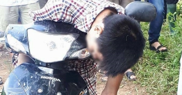 Thái Nguyên: Nam thanh niên tử vong bất thương trên xe máy bên vệ đường
