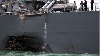 Tàu chiến Mỹ va chạm tàu chở dầu gần Singapore, 10 người mất tích