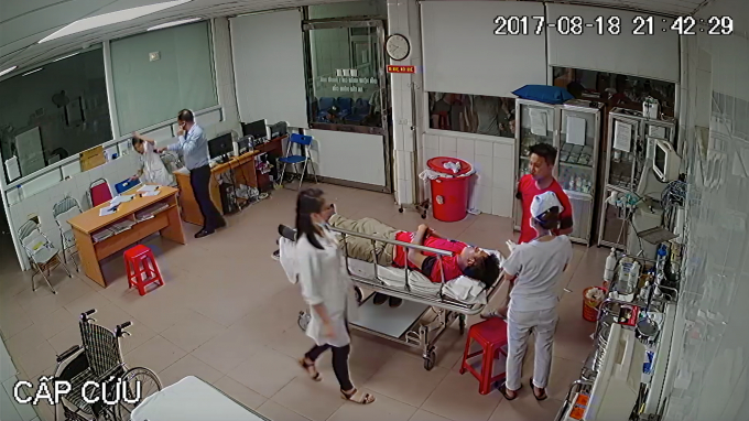 B&aacute;c sĩ bệnh viện đa khoa 115 Nghệ An bị h&agrave;nh hung v&agrave;o tối ng&agrave;y 18/8 tại ph&ograve;ng cấp cứu của bệnh viện.