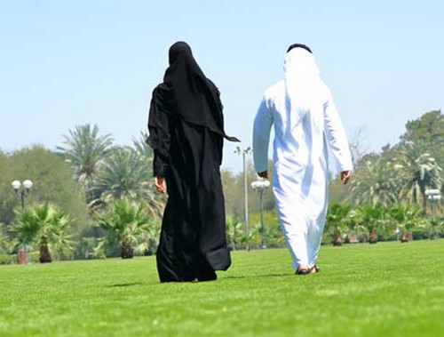 Một người đ&agrave;n &ocirc;ng Ả-rập Saudi ly dị vợ chỉ v&igrave; c&ocirc; d&aacute;m bước đi nhanh hơn anh tr&ecirc;n đườn. &nbsp;(Ảnh minh họa)