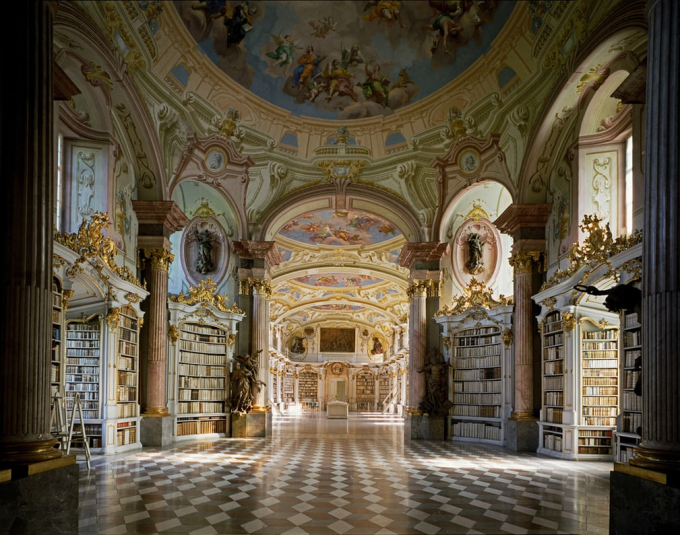 Thư viện Admont ở Admont, &Aacute;o: Đ&acirc;y được coi l&agrave; thư vi&ecirc;n lớn nhất thế giới được x&acirc;y dựng v&agrave;o năm 1776.