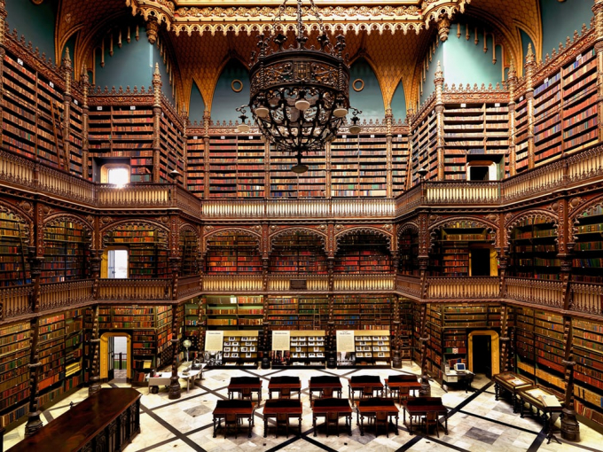 Thư viện Real Gabinete Portugu&ecirc;s de Leitura,&nbsp; Rio de Janeiro, Brazil: Đ&acirc;y l&agrave; thư viện được x&acirc;y dựng v&agrave;o năm&nbsp; 1837 do một nh&oacute;m người Bồ Đ&agrave;o Nha nhập cư để th&uacute;c đẩy văn h&oacute;a giữa hai nước. Đ&acirc;y&nbsp;l&agrave; nơi lưu trữ hơn 350.000 đầu s&aacute;ch v&agrave; bộ sưu tập c&aacute;c t&aacute;c phẩm tiếng Bồ Đ&agrave;o Nha lớn nhất b&ecirc;n ngo&agrave;i đất nước Bồ Đ&agrave;o Nha.