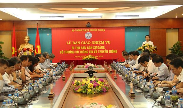 Thiếu tướng Nguyễn Mạnh H&ugrave;ng nhận nhiệm vụ Ban B&iacute; thư v&agrave; Thủ tướng giao