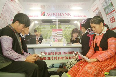 Agribank tăng cường khả năng tiếp cận vốn v&agrave; SPDV ng&acirc;n h&agrave;ng&nbsp;đến người d&acirc;n,&nbsp;nhất l&agrave; khu vực v&ugrave;ng s&acirc;u, v&ugrave;ng xa