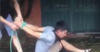 Hà Nội: Nghi trộm xe máy, nam thanh niên bị đánh bầm dập