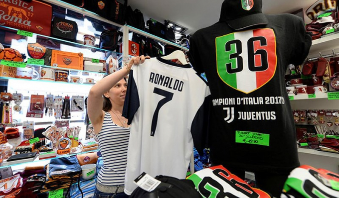 Ronaldo về Juventus lập tức k&iacute;ch hoạt thương mại Serie A ngay.