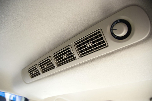 Mitsubishi Xpander trang bị hệ thống điều h&ograve;a với hai d&agrave;n lạnh v&agrave; cửa gi&oacute; cho h&agrave;ng ghế sau.