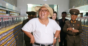 Phong cách thời trang hiếm thấy của ông Kim Jong-un