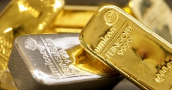 Giá vàng hôm nay 10/8: Giá vàng trong nước chạm đáy vẫn cao hơn thế giới 3 triệu đồng