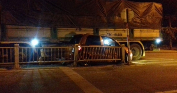 Thừa Thiên – Huế: Xe tải tông ô tô 4 chỗ trên QL1A, nhiều người phải đập kính thoát ra ngoài