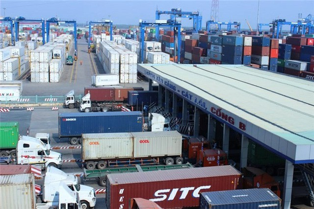 H&agrave;ng ngh&igrave;n container phế liệu đang tồn đọng tại c&aacute;c cảng biển Việt Nam.