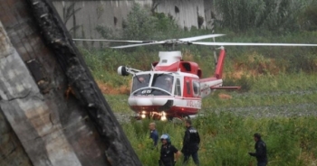 Toàn cảnh công tác cứu hộ các nạn nhân trong vụ sập cầu ở Italy