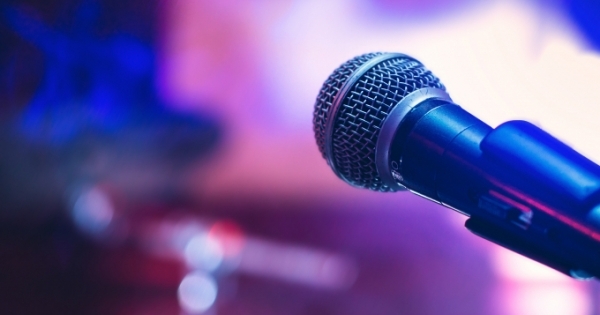 Tai nạn hi hữu: Bị điện giật tử vong trong khi hát karaoke