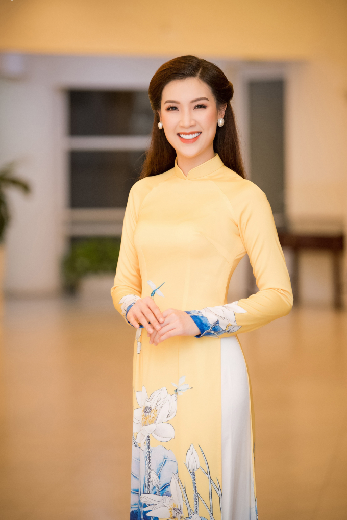 Hoa hậu &Aacute;o d&agrave;i Ph&iacute; Thuỳ Linh.