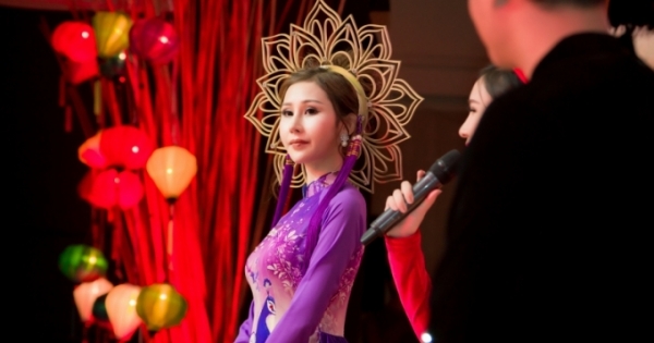 Hoa hậu Chi Nguyễn đảm nhận vị trí vedette trong đêm diễn thời trang