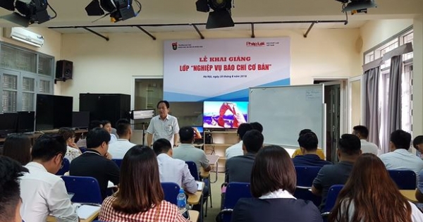 Báo Pháp luật Việt Nam khai giảng lớp học bồi dưỡng cho phóng viên trẻ