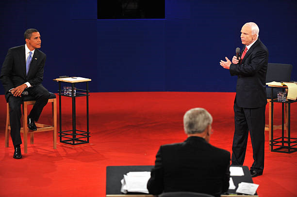 TNS John McCain tranh luận tr&ecirc;n truyền h&igrave;nh lần thứ 2 với TNS Barack Obama trong cuộc chạy đua v&agrave;o Nh&agrave; Trắng năm 2008. Ảnh:&nbsp;Getty.