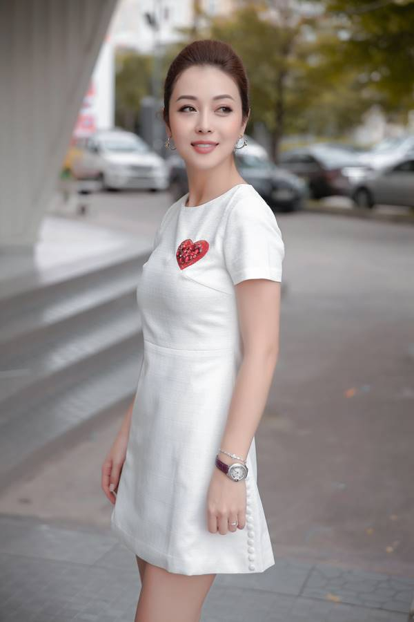 Hoa hậu Jennifer Phạm lần đầu xuất hiện tại sự kiện c&ugrave;ng b&eacute; Bảo Nam v&agrave; b&eacute; Na